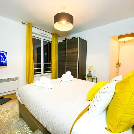 The Golden House * Parking * Garden Apartment Corbeil-Essonnes
